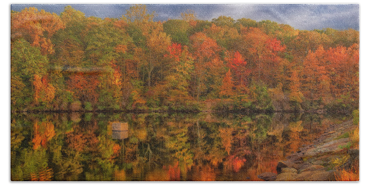 Harriman State Park Bath Towel featuring the photograph Natures Color Palette NY by Susan Candelario