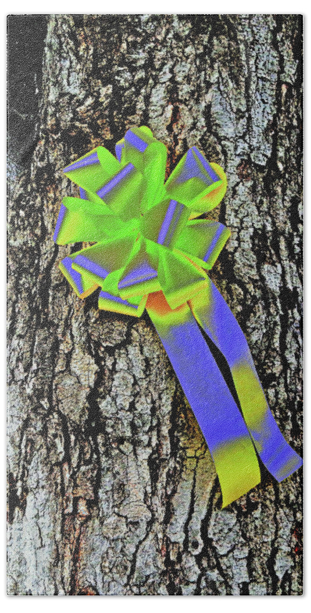 Neon Bath Towel featuring the photograph Neon Ribbon On Tree by Andrew Lawrence