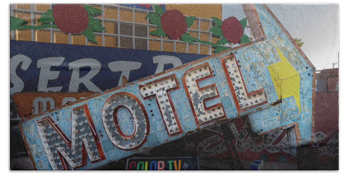 Motel Bath Towel featuring the photograph No Vacancy by Bryan Xavier
