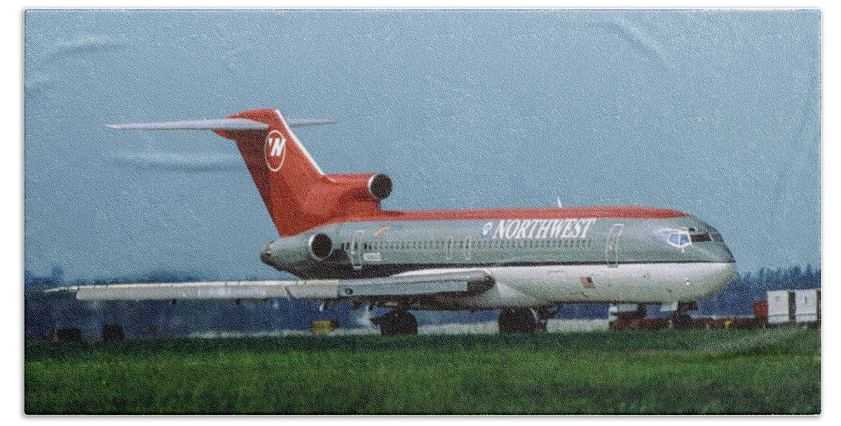 Northwest Airlines Bath Towel featuring the photograph Northwest Airlines Boeing 727 at Miami by Erik Simonsen
