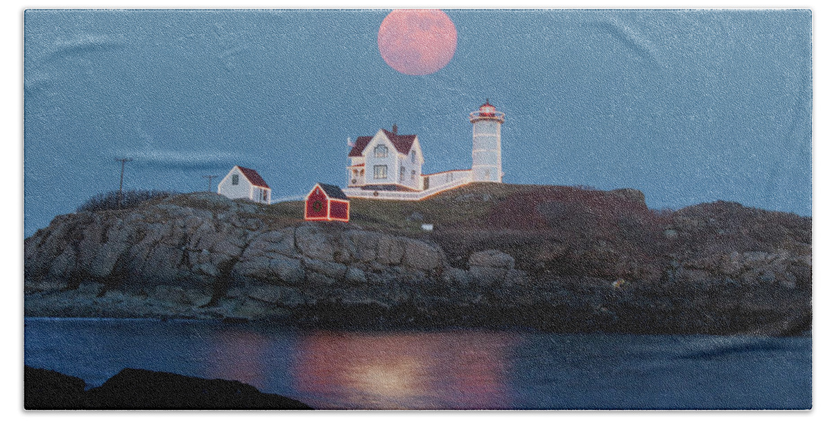 Cape Neddick Hand Towel featuring the photograph Nubble Lighthouse lit for the season by Jeff Folger