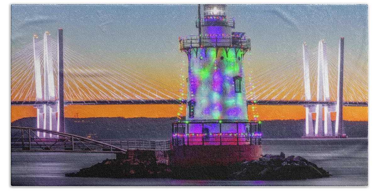 Tappanzee Bridge Bath Towel featuring the photograph NY Tarrytown Lighthouse by Susan Candelario