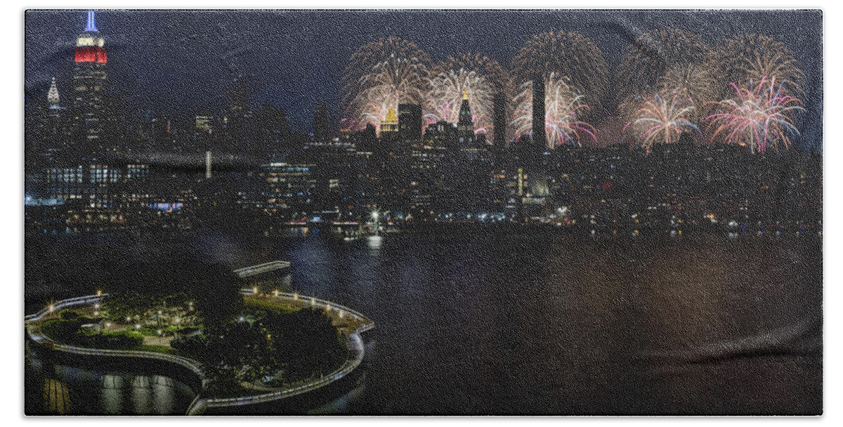 4th Of July Bath Towel featuring the photograph NYC Skyline 4th of July by Susan Candelario