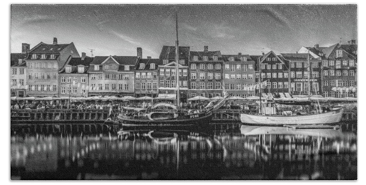 Nyhavn Hand Towel featuring the photograph Nyhavn In Summer Sunset - Black and White by Nicklas Gustafsson