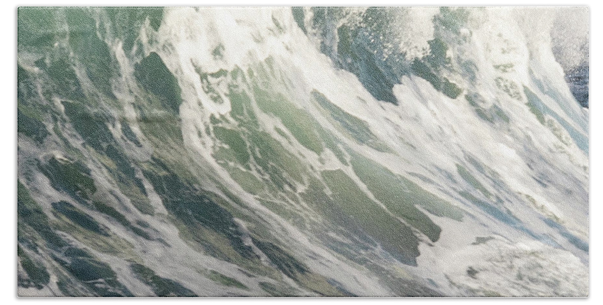 Beautiful Hand Towel featuring the photograph Ocean Wave by Catherine Avilez