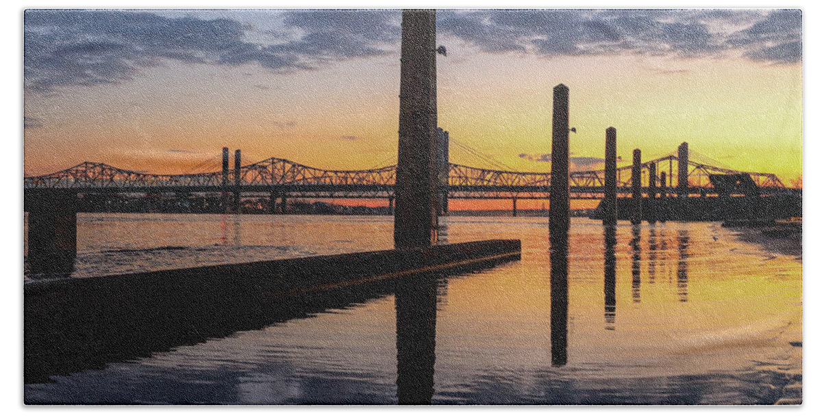 Louisville Dawn Bath Towel featuring the photograph Ohio River Sunrise In Louisville by Dan Sproul