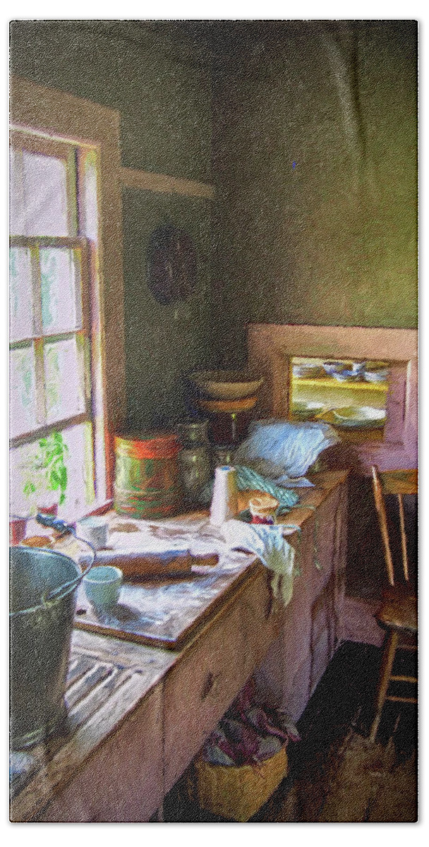 Old Bath Towel featuring the photograph Old Kitchen by Scott Olsen