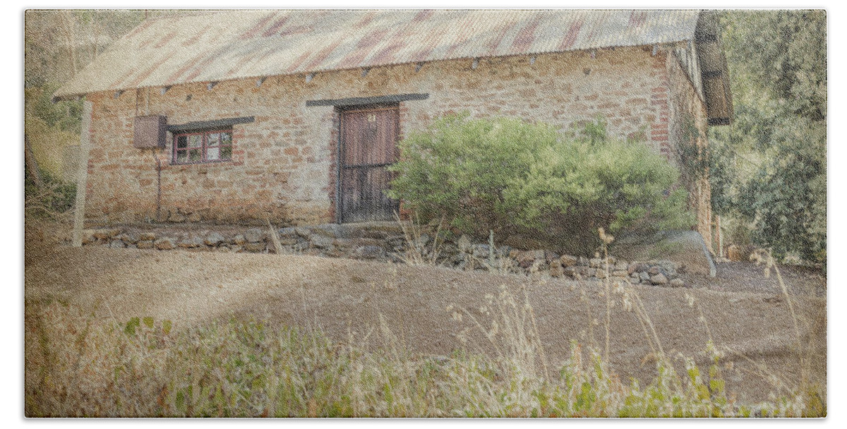 Stone Bath Towel featuring the photograph Old Stone Cottage by Elaine Teague