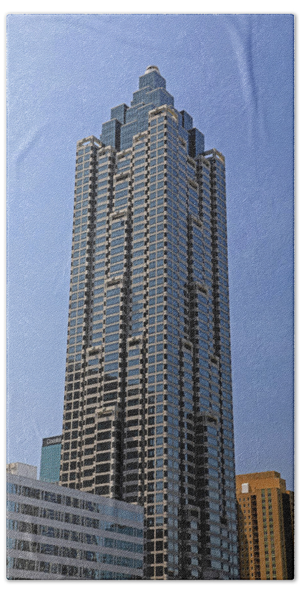Skyscraper Bath Towel featuring the photograph One Peachtree Center - Atlanta, Ga. by Richard Krebs