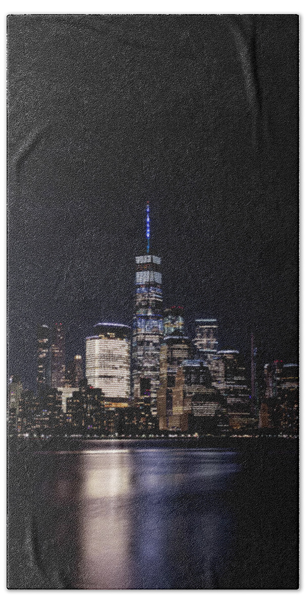Manhattan Bath Towel featuring the photograph One World Trade Center by Marlo Horne