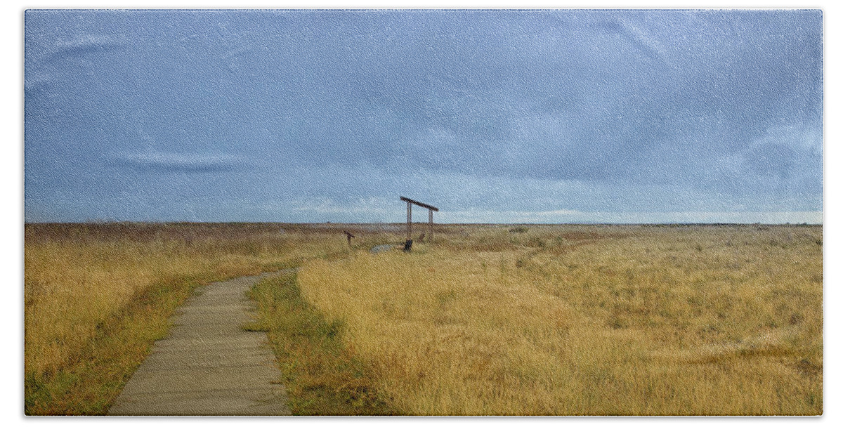 Bear River Migratory Bird Refuge Bath Towel featuring the photograph Out there in the horizon by Kunal Mehra