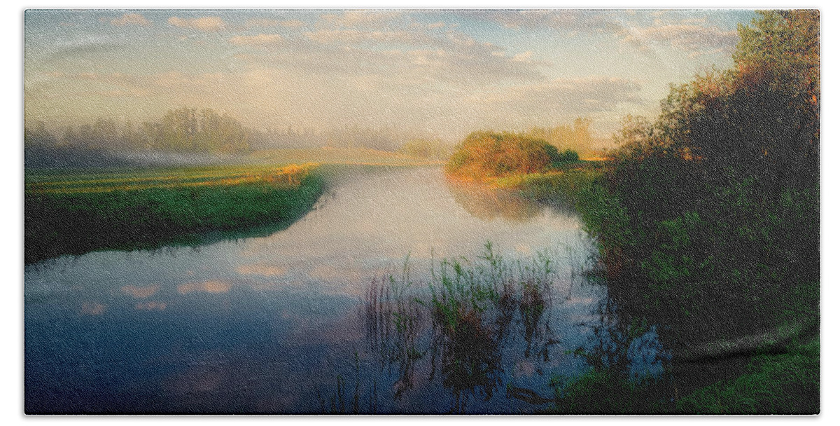 Landscape Bath Towel featuring the photograph Over the River by Dan Jurak
