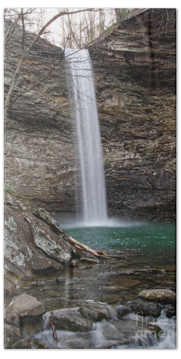 Ozone Falls Bath Towel featuring the photograph Ozone Falls 32 by Phil Perkins