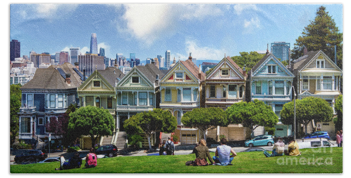 Alamo Square Bath Towel featuring the photograph Painted Ladies of San Francisco by David Levin