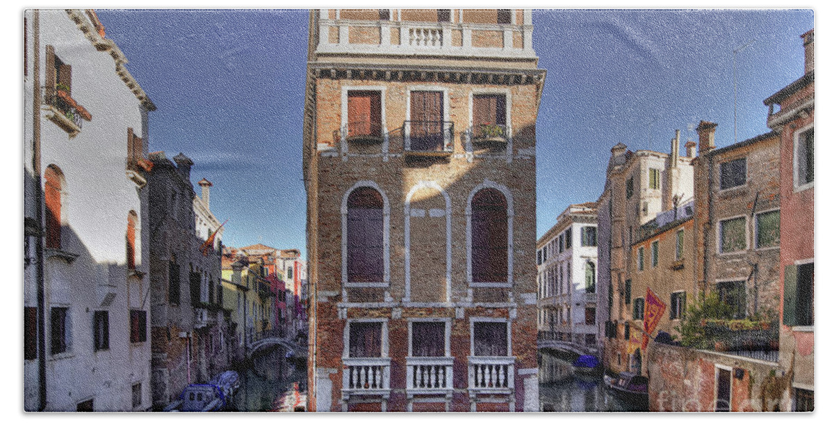 Italy Hand Towel featuring the photograph Palazzo Tetta - Venice - Italy by Paolo Signorini