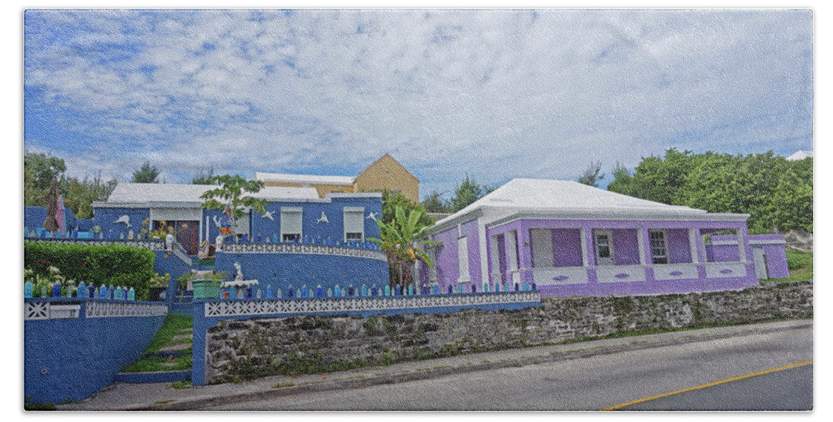 Bermuda Bath Towel featuring the photograph Pastel houses of Bermuda by Yvonne Jasinski