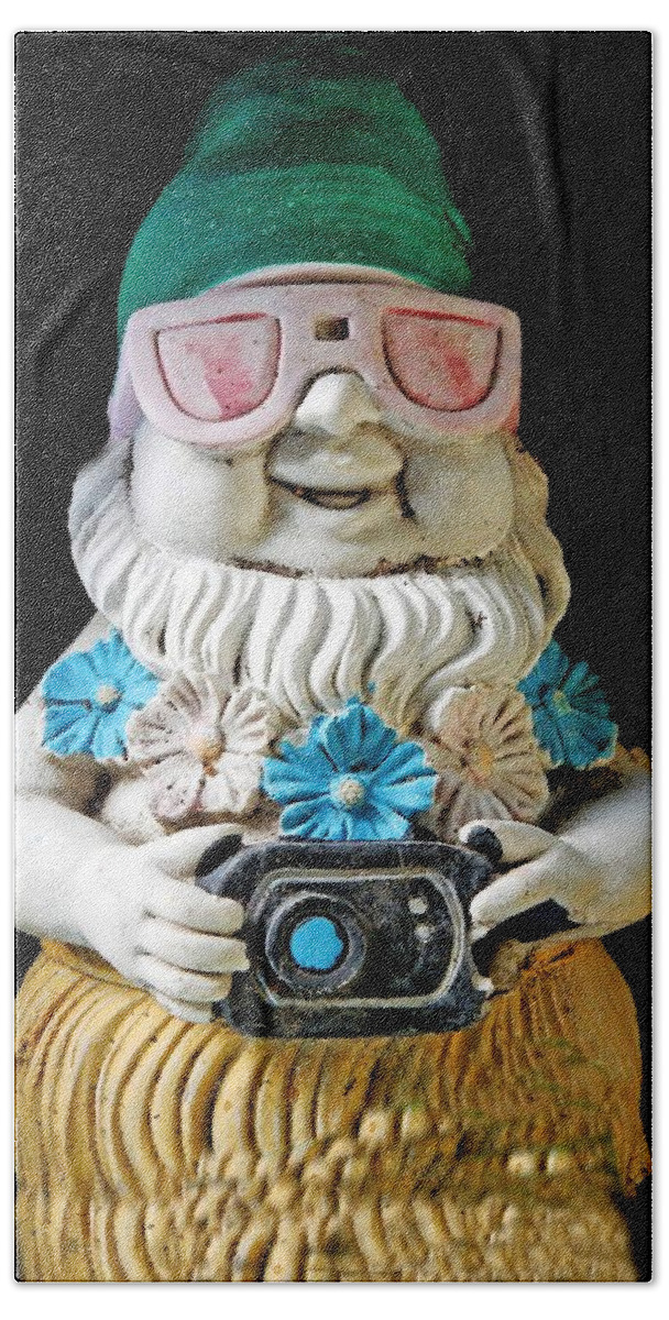 Photo Bath Towel featuring the photograph Photographer Gnome by Andrew Lawrence
