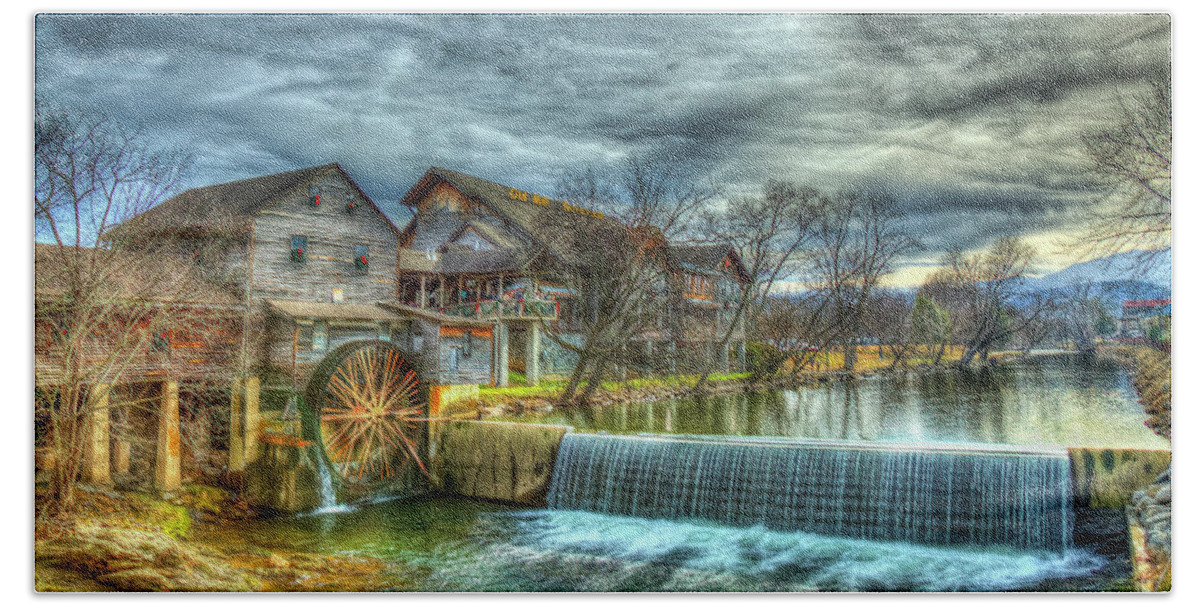 Reid Callaway Pigeon Forge Tn Bath Towel featuring the photograph Pigeon Forge TN Old Mill Restaurant General Store Grist Mill Fall Architectural Art by Reid Callaway