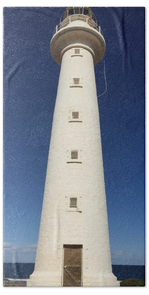 Lighthouse Bath Towel featuring the photograph Point Lowly Lighthouse by Marlene Challis