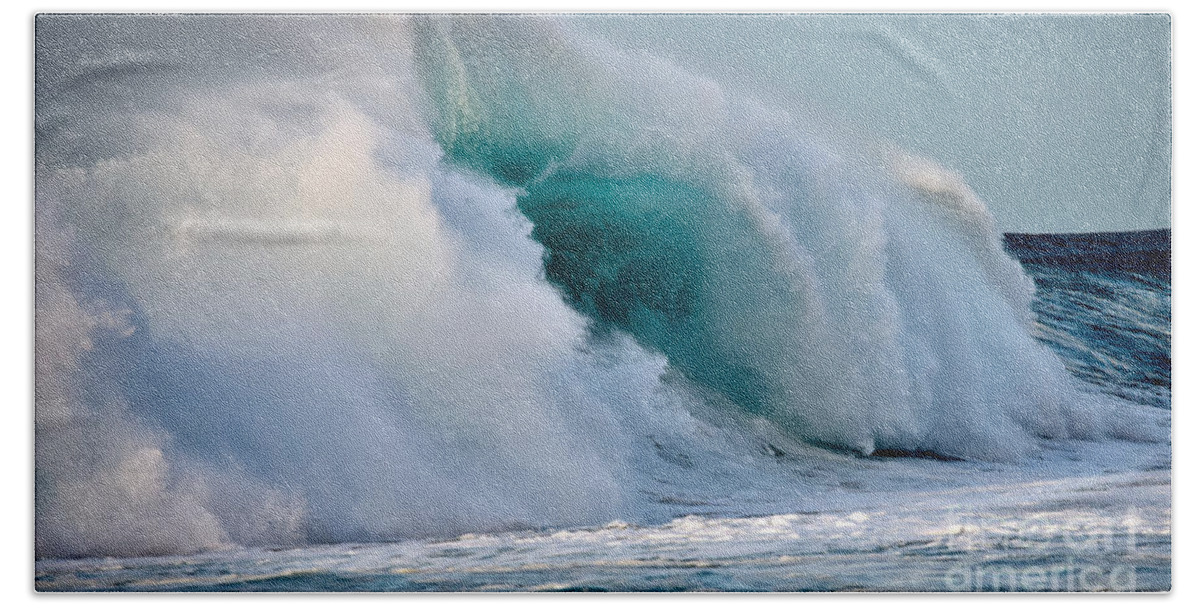 Polihale Beach Bath Towel featuring the photograph Polihale Wave of Perfection by Debra Banks