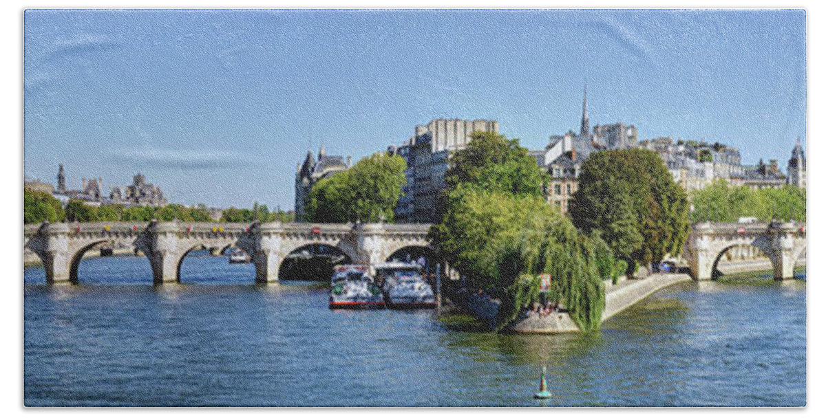 Pont Neuf Paris Bath Towel featuring the photograph Pont Neuf Paris 03 by Weston Westmoreland