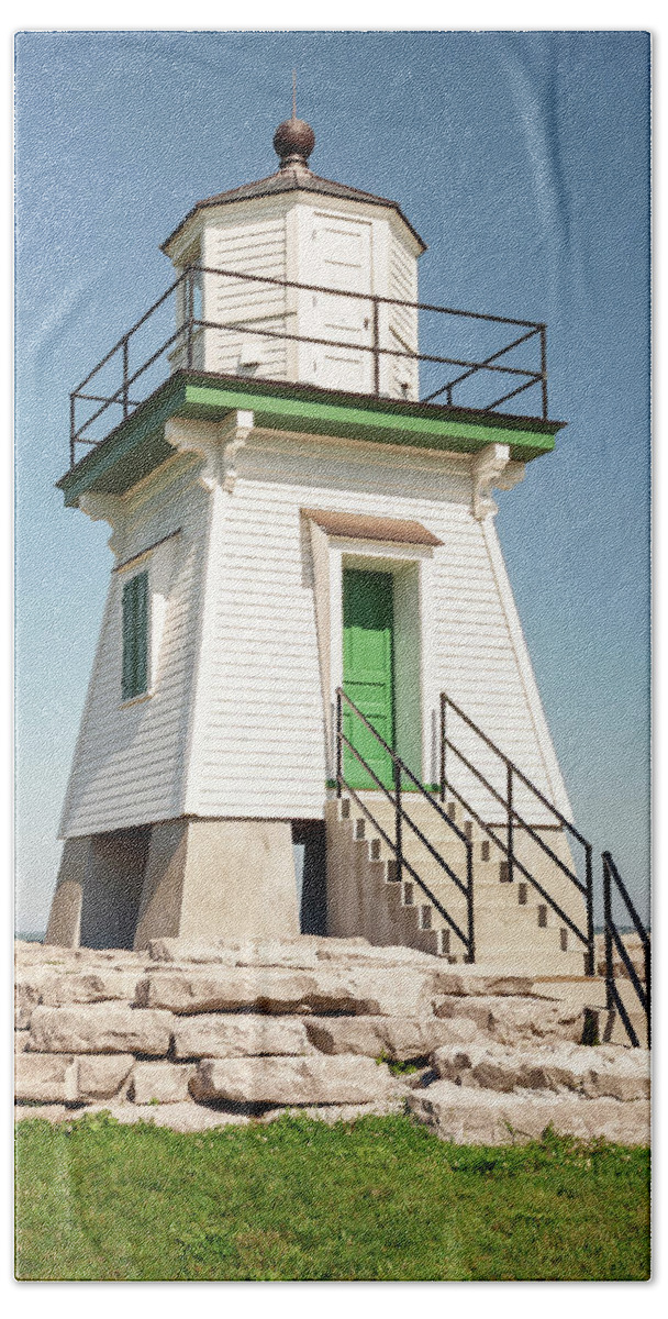 Port Clinton Lighthouse Bath Towel featuring the photograph Port Clinton Lighthouse Up Close 1 by Marianne Campolongo