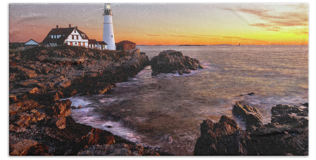 Maine Hand Towel featuring the photograph Portland Head Lighthouse by Gary Johnson
