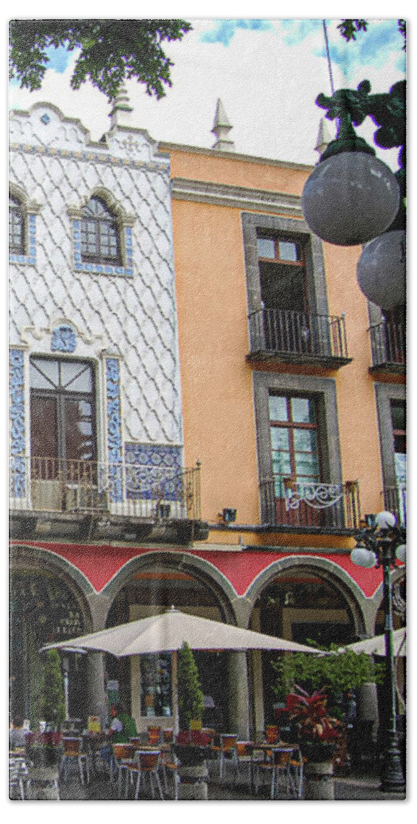 Puebla Bath Towel featuring the photograph Puebla Street Scene by William Scott Koenig