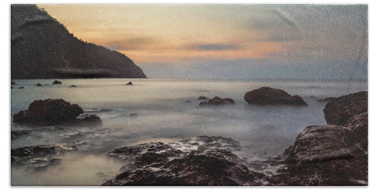 Côte Pacifique Bath Towel featuring the photograph Punta Mirador sunset by Henri Leduc