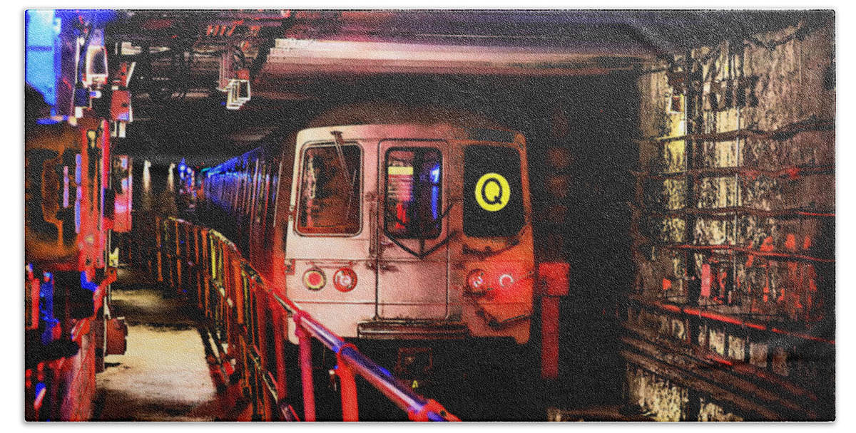 Subway Bath Towel featuring the photograph Q-Scape No.6 - Departing 96th St by Steve Ember