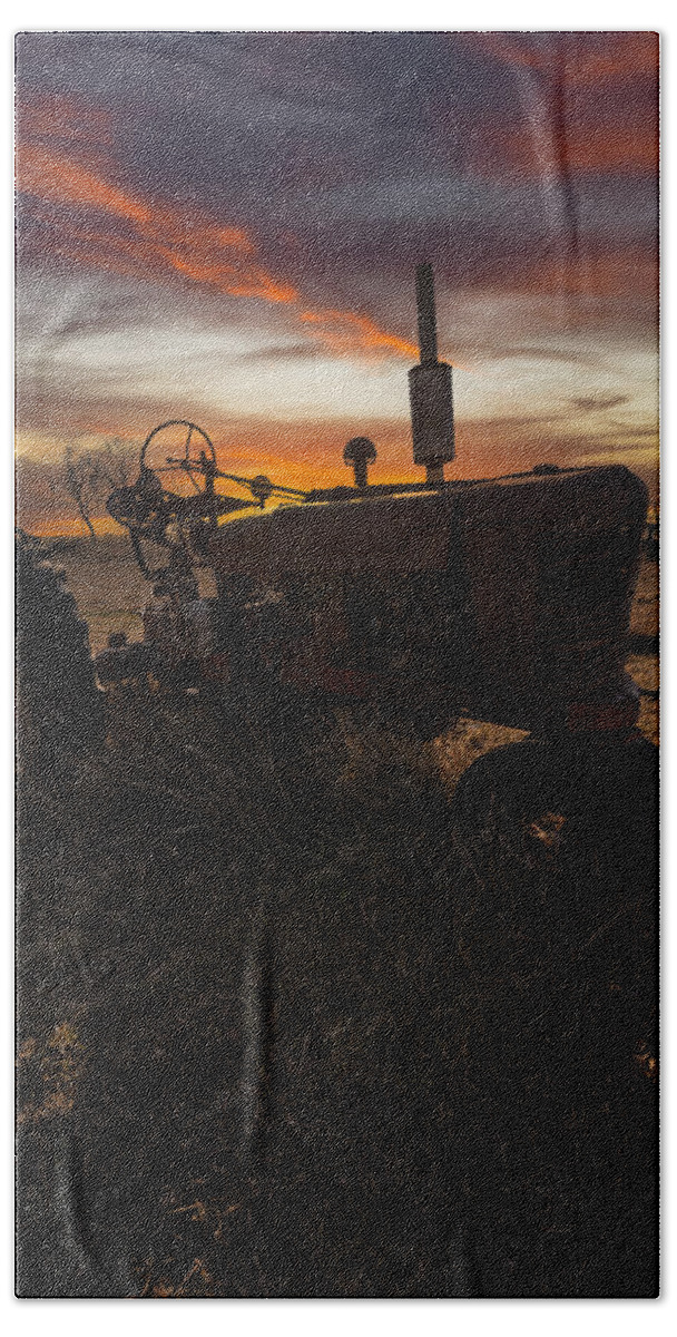 Sunset Bath Towel featuring the photograph Quittin' Time by Aaron J Groen