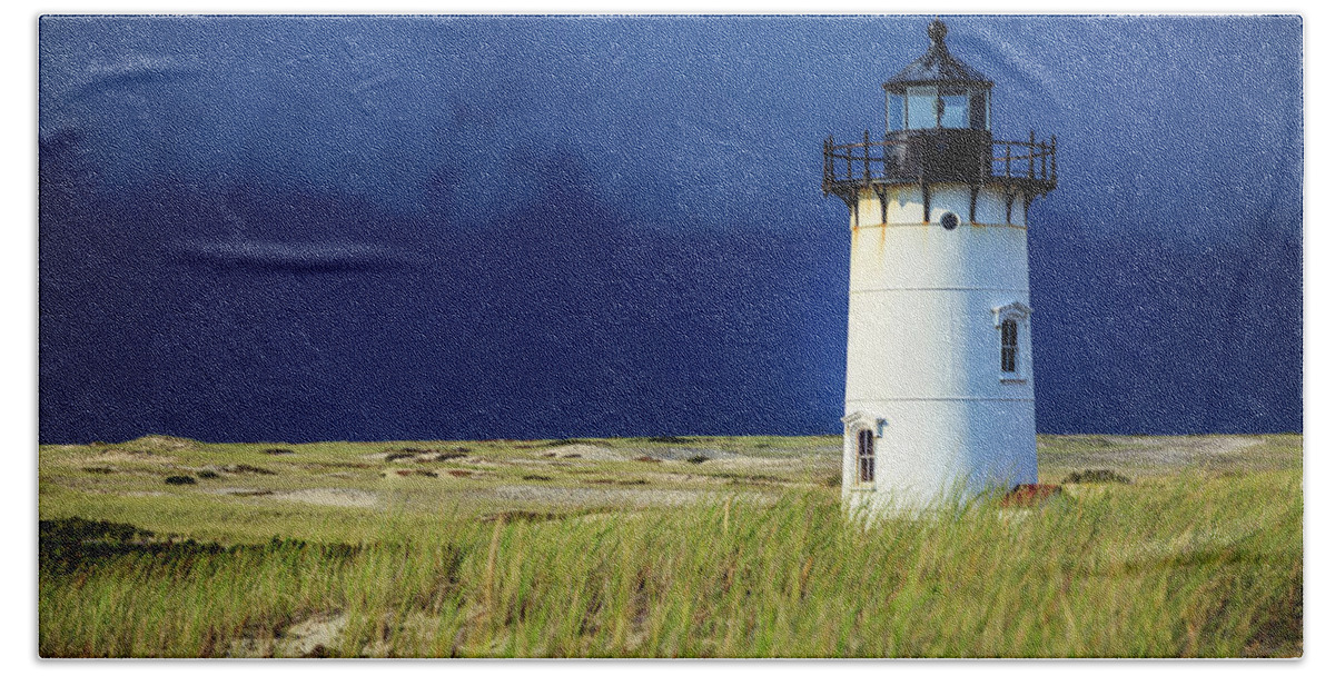 Seascape Bath Towel featuring the photograph Race Point Lighthouse by David Lee