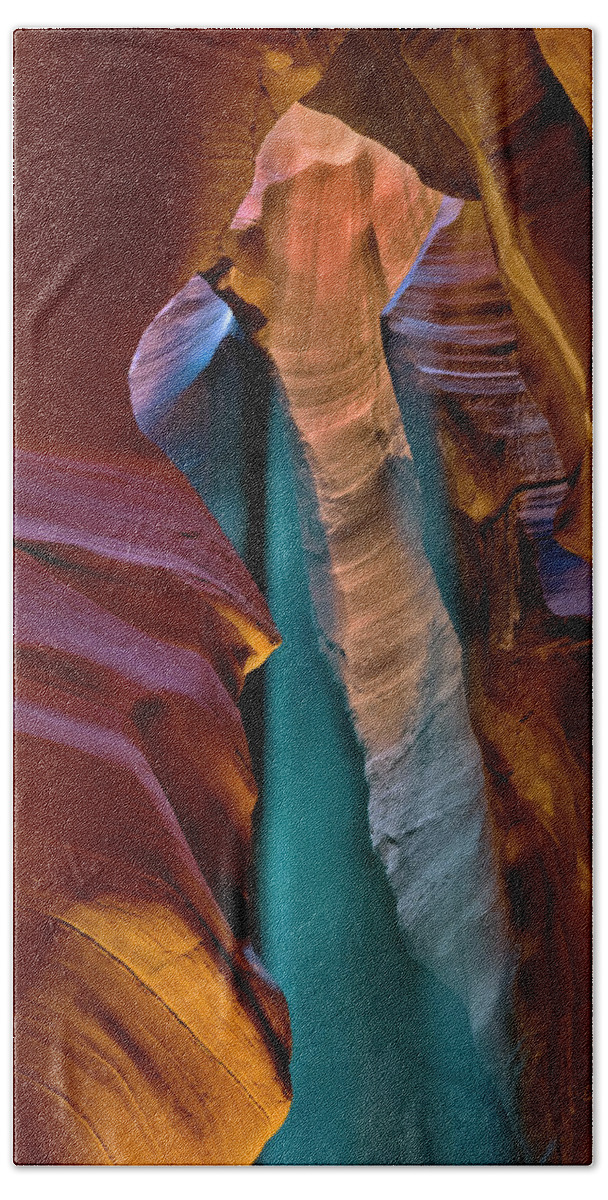 Antelope Canyon Bath Towel featuring the photograph Radiant Light by Dan McGeorge