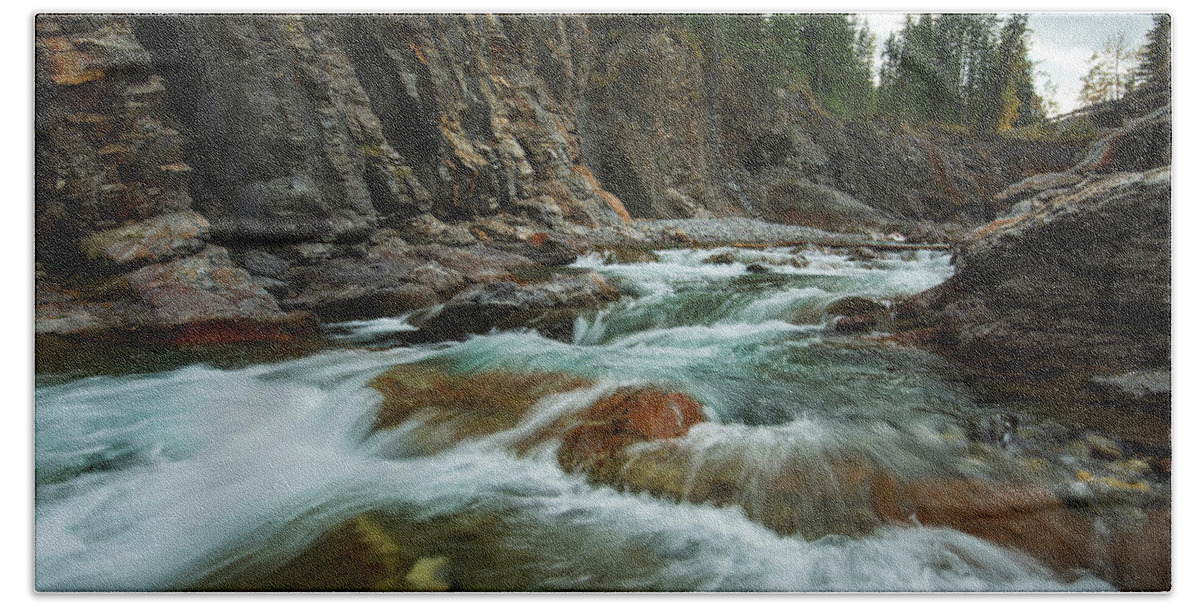 Nature Bath Towel featuring the photograph Raging River by Angelito De Jesus