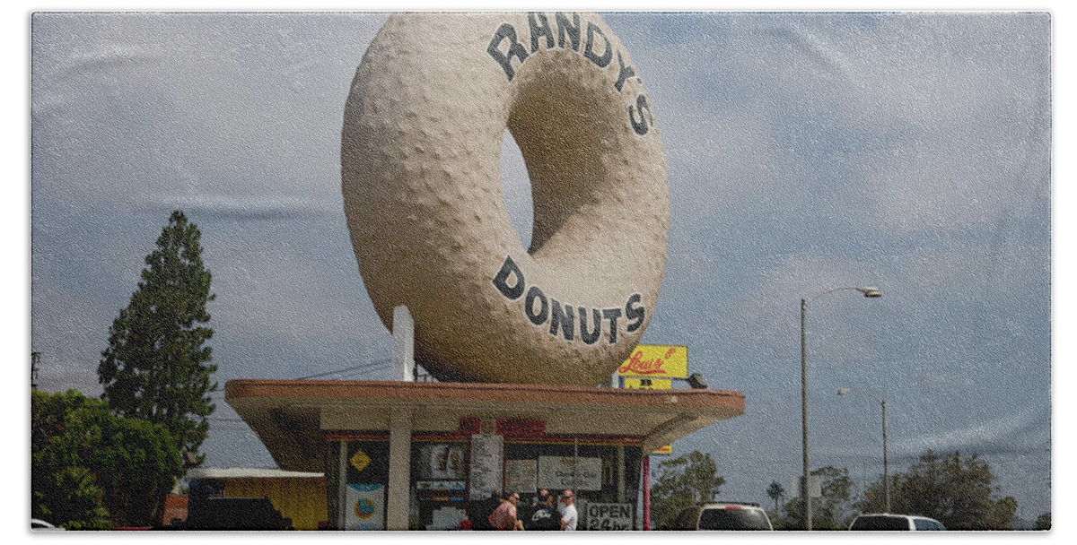 Donuts Bath Towel featuring the photograph Randy's Donuts by Matthew Bamberg