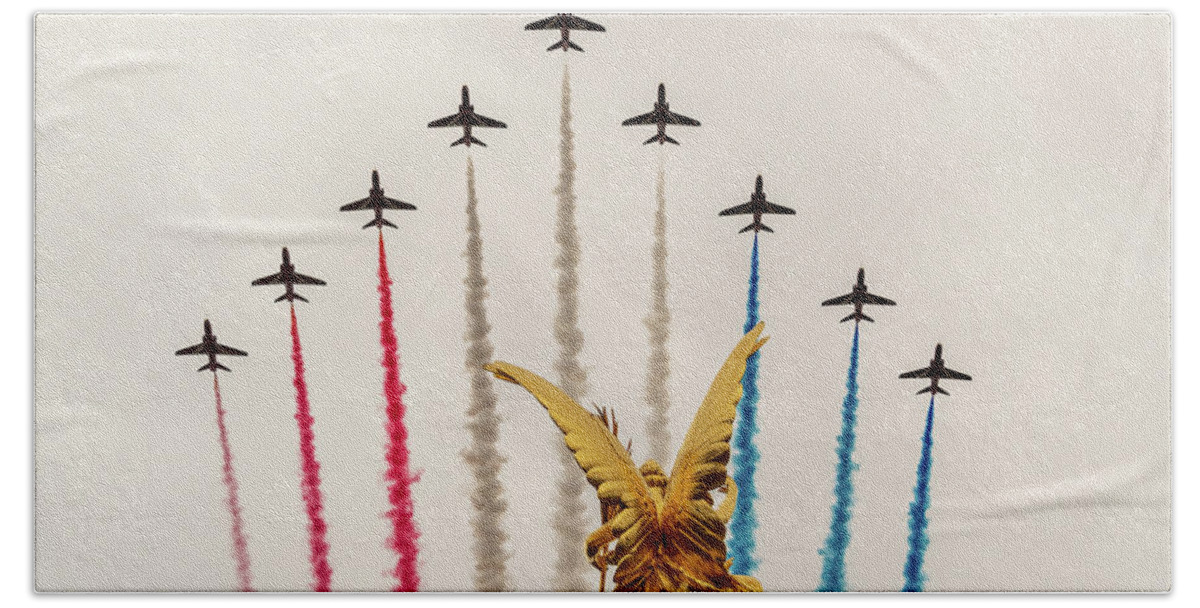 Raf Hand Towel featuring the photograph Red Arrows over Victoria Memorial by Andrew Lalchan