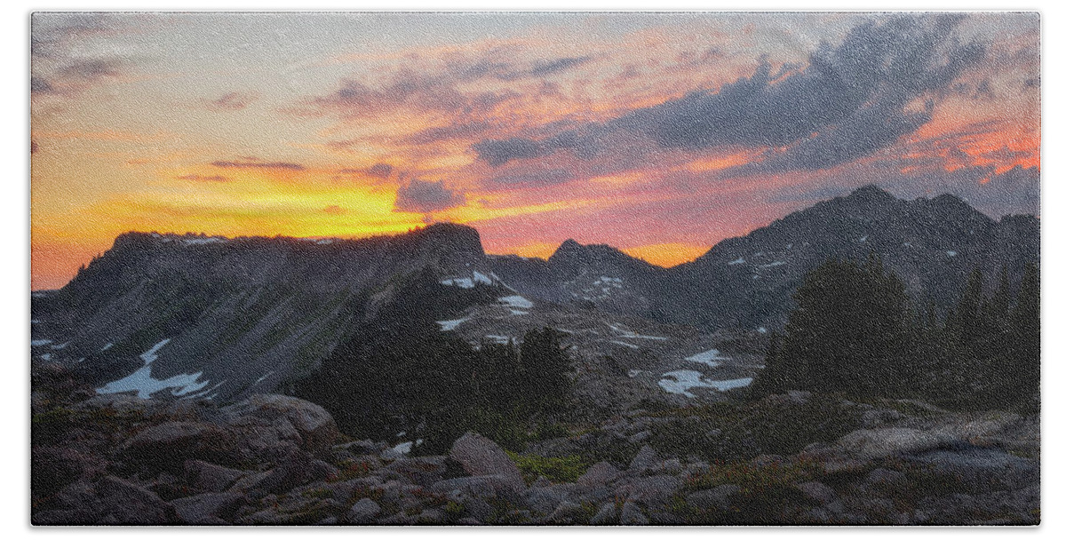 Table Mountain Bath Towel featuring the photograph Road to Heather Meadows by Ryan Manuel