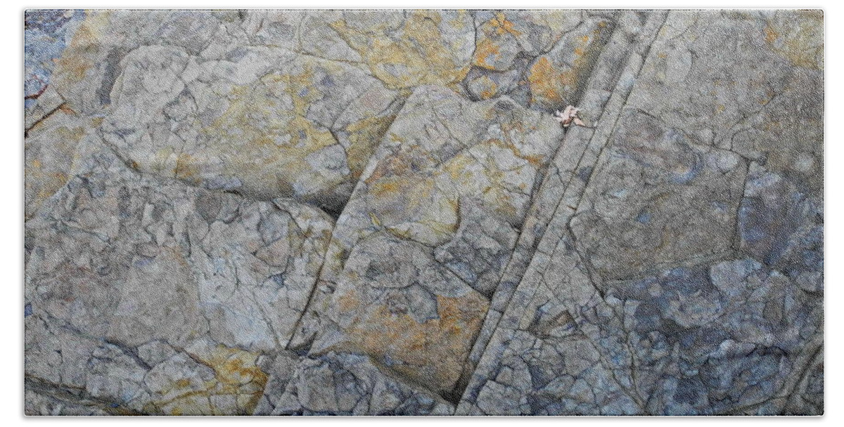 Partridge Island Bath Towel featuring the photograph Rockfaces 2 by Alan Norsworthy