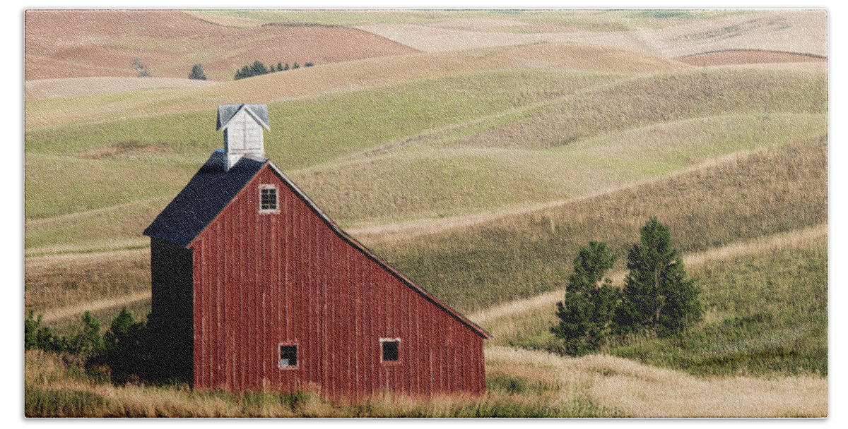 Farm Hand Towel featuring the photograph Rural Red Barn by Connie Carr