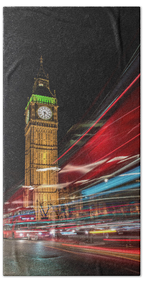 Big Ben Bath Towel featuring the photograph Rush Hour Chaos by Linda Villers