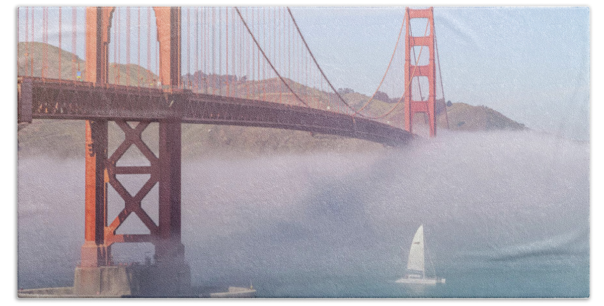Golden Gate Bridge Bath Towel featuring the photograph Sailboat At The Gate by Jonathan Nguyen