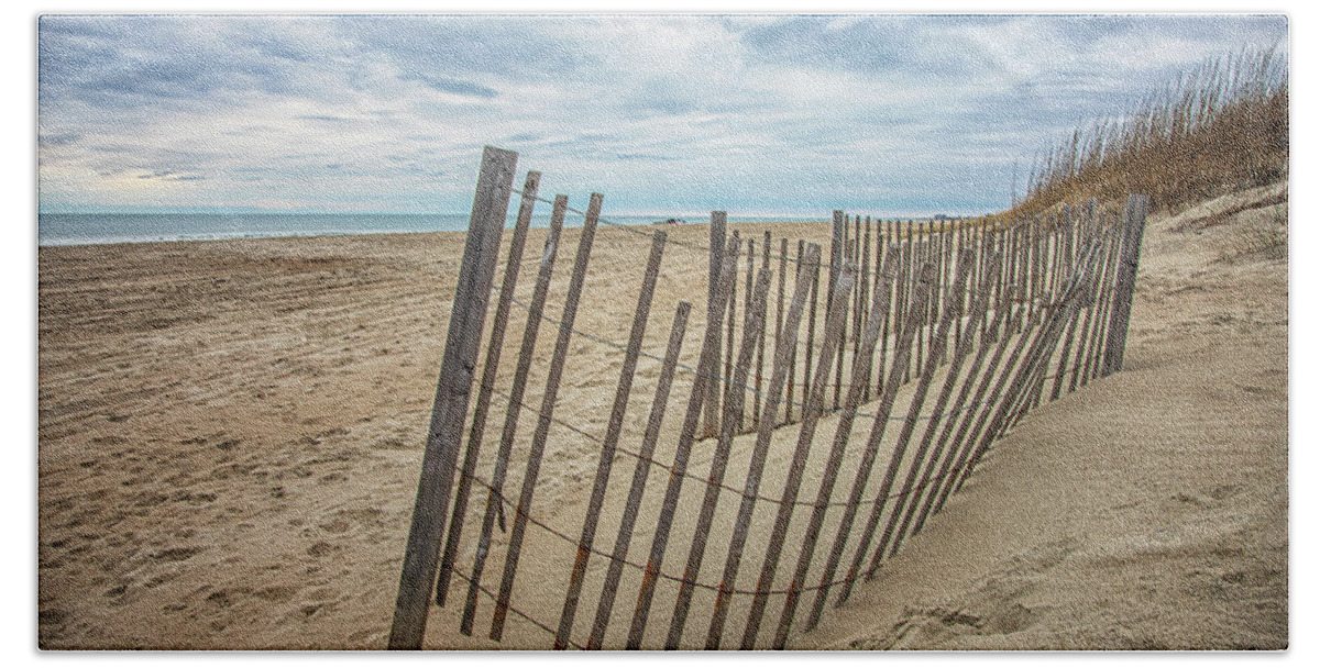 Beach Bath Towel featuring the photograph Sand Fences on the Crystal Coast by Bob Decker