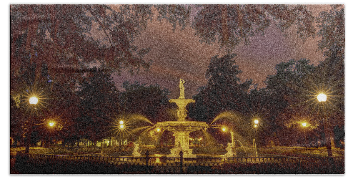 Savannah Forsyth Park Bath Towel featuring the photograph Savannah Forsyth Park Fountain Sunset by Norma Brandsberg