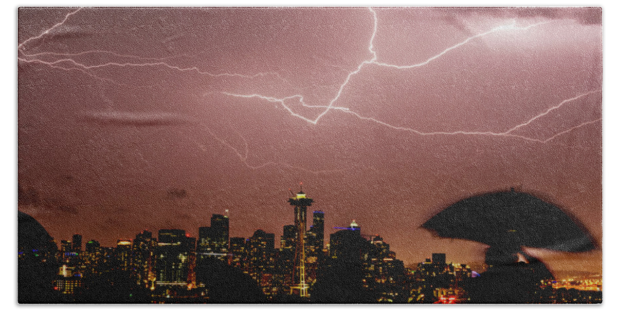 Kerry Park Bath Towel featuring the photograph Seattle Lightning Storm by Yoshiki Nakamura