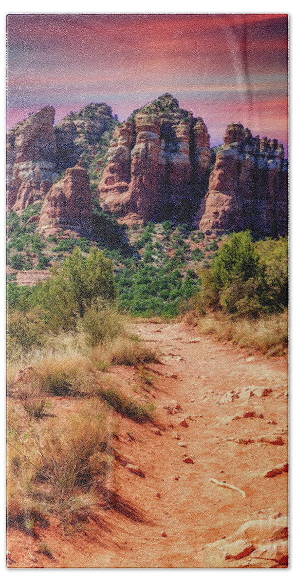 Red Rock Canyon Bath Towel featuring the photograph Sedona Mountains by Lev Kaytsner
