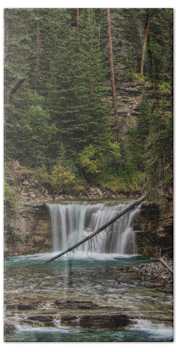 Landscape Bath Towel featuring the photograph Serenity by Erika Fawcett