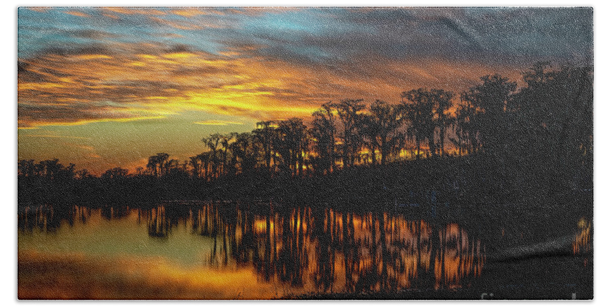 Sunsets Bath Towel featuring the photograph Showtime by DB Hayes