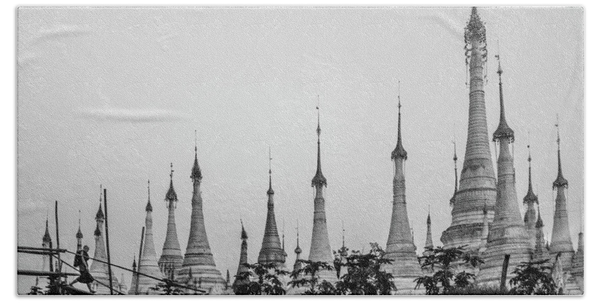 Shwe Indein Bath Towel featuring the photograph Shwe Indein Pagoda by Arj Munoz