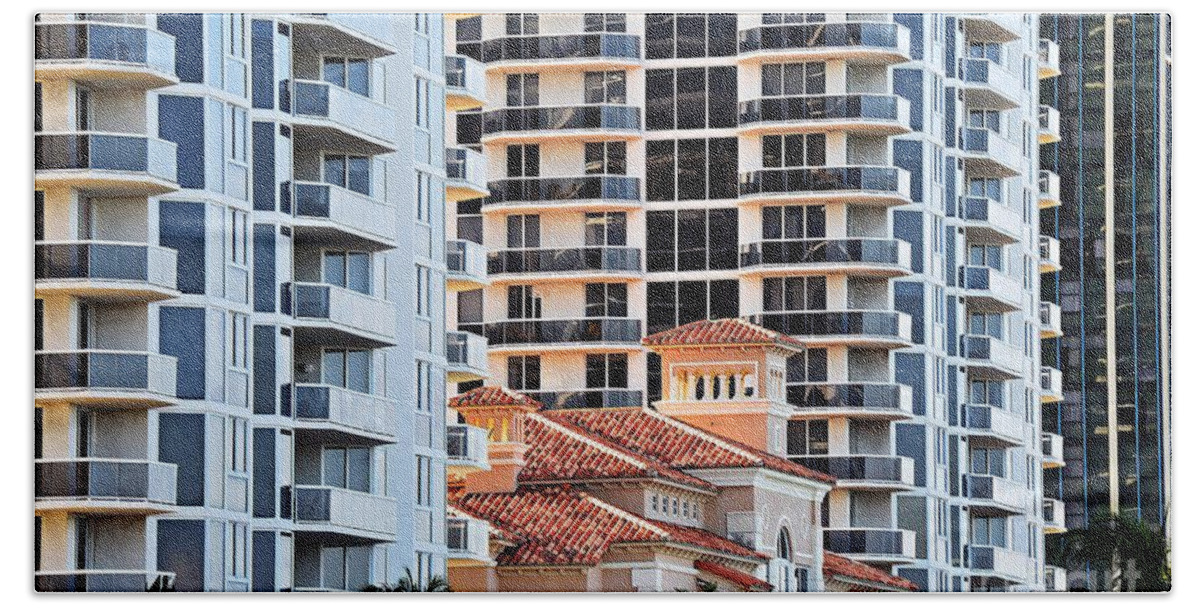 Miami Beach Bath Towel featuring the photograph Skyscraper vs. Villa by Thomas Schroeder