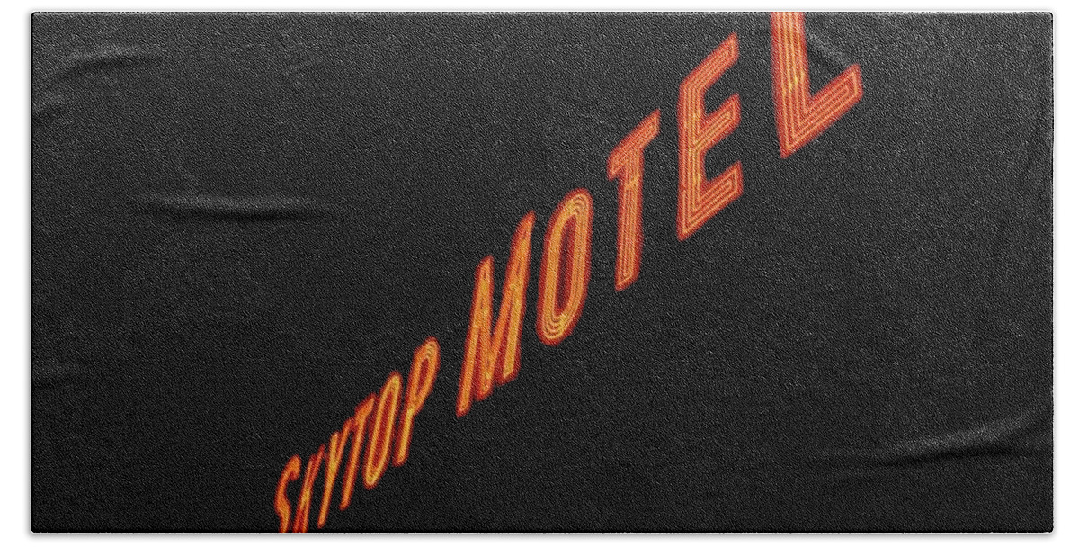 Neon Hand Towel featuring the photograph Skytop Motel by Leslie Porter